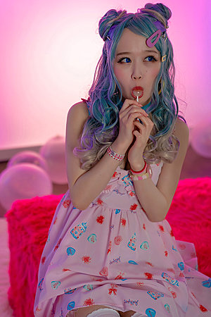 Hot Japan girl Ria Kurumi suck cock with lollipop