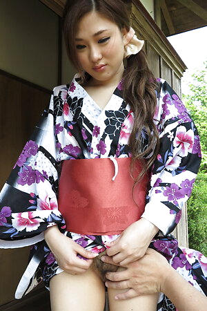 Kimono lady Maki Horiguchi is fucked by two men