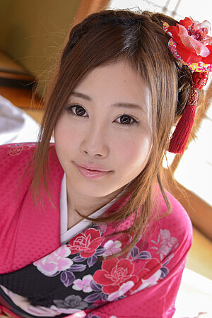 Yui Shiina opens her kimono and shows off her sexy tits